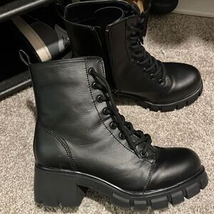 Mia combat style boots size 8